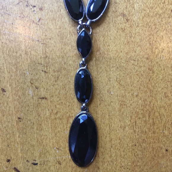 Black jewel necklace - Picture 3 of 3