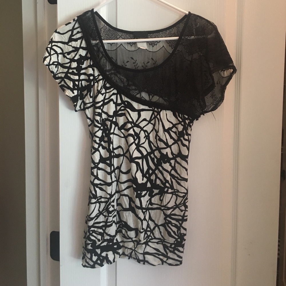 DayTrip Black and white shirt