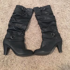 Super cute black boots 💕