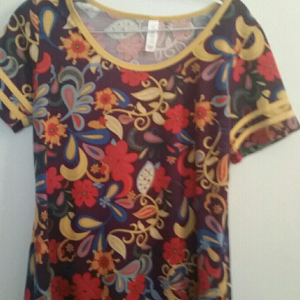 LULAROE Classic  T size Xs very pretty