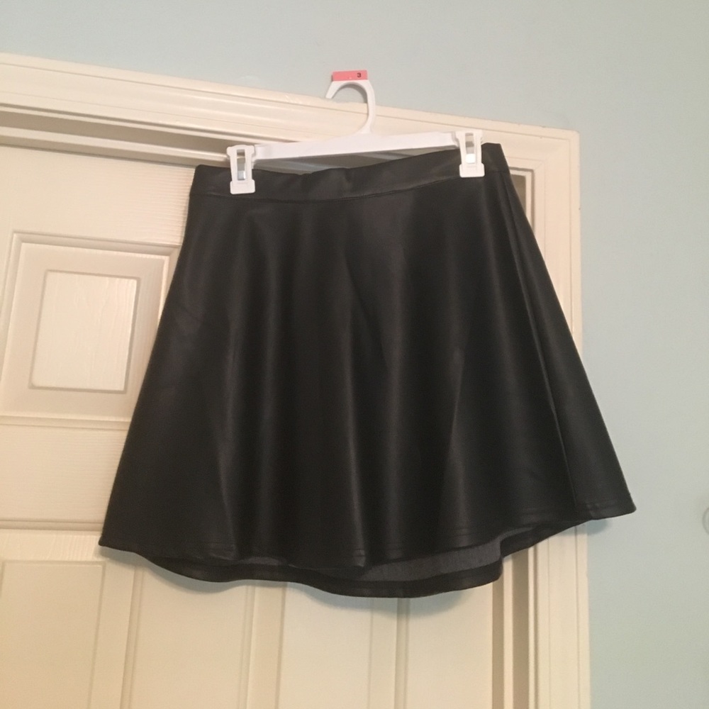 NWT FAUX LEATHER MINI SKIRT