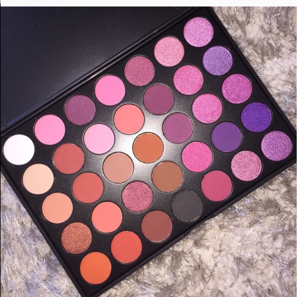 Pink and purple eyeshadow palette
