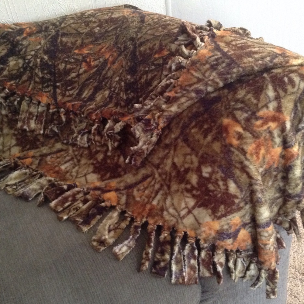 'OZARK' Hand knotted Throw. NWOT