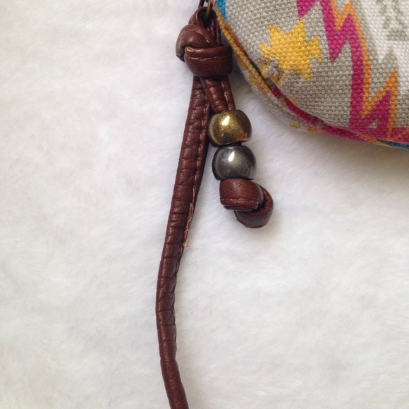 Crossbody bag with Aztec pattern - Picture 6 of 6