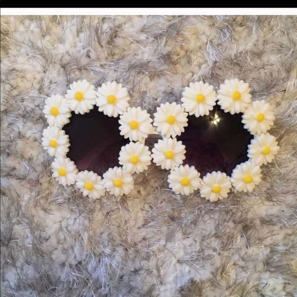 Sunflower Sunglasses - Picture 2 of 3