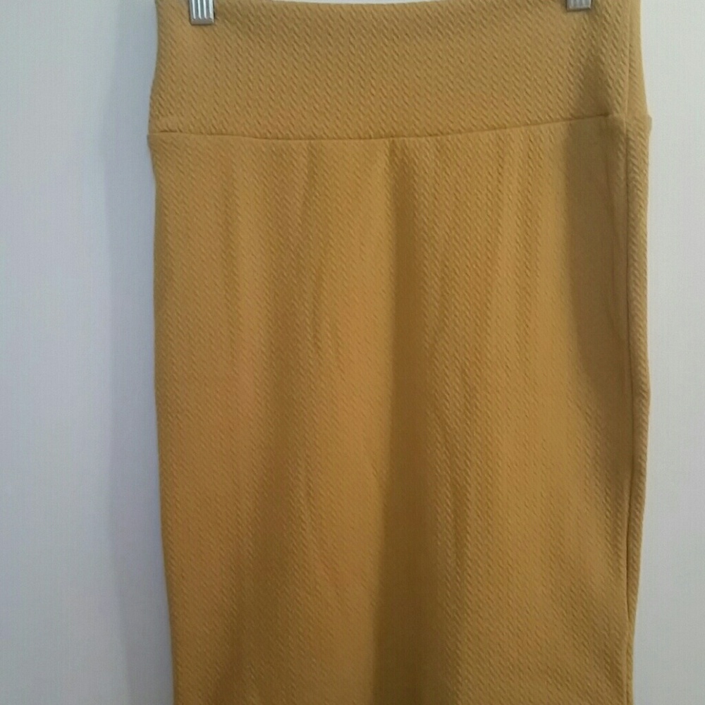 LULAROE  CASSIE PRETTY GOLDEN SKIRT SIZE SMALL