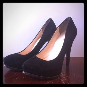 Black leather Guess platform heels