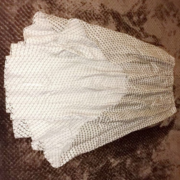 High-Low Skirt - Picture 2 of 3