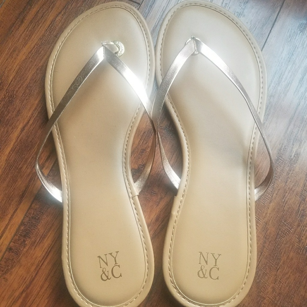 New York and Co flip flops