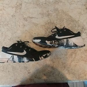 Mens size 9 nike metcon 2