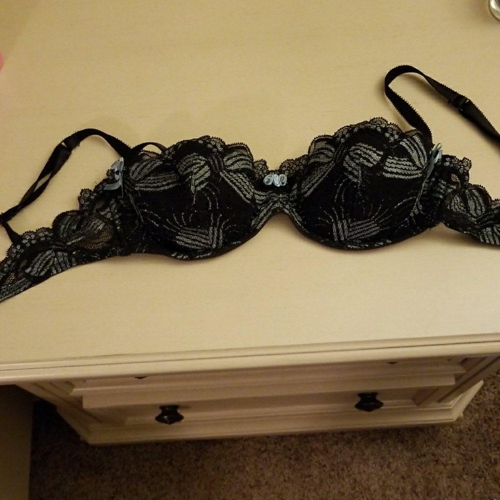 Blue and black lace Victorias secret bra. 34c