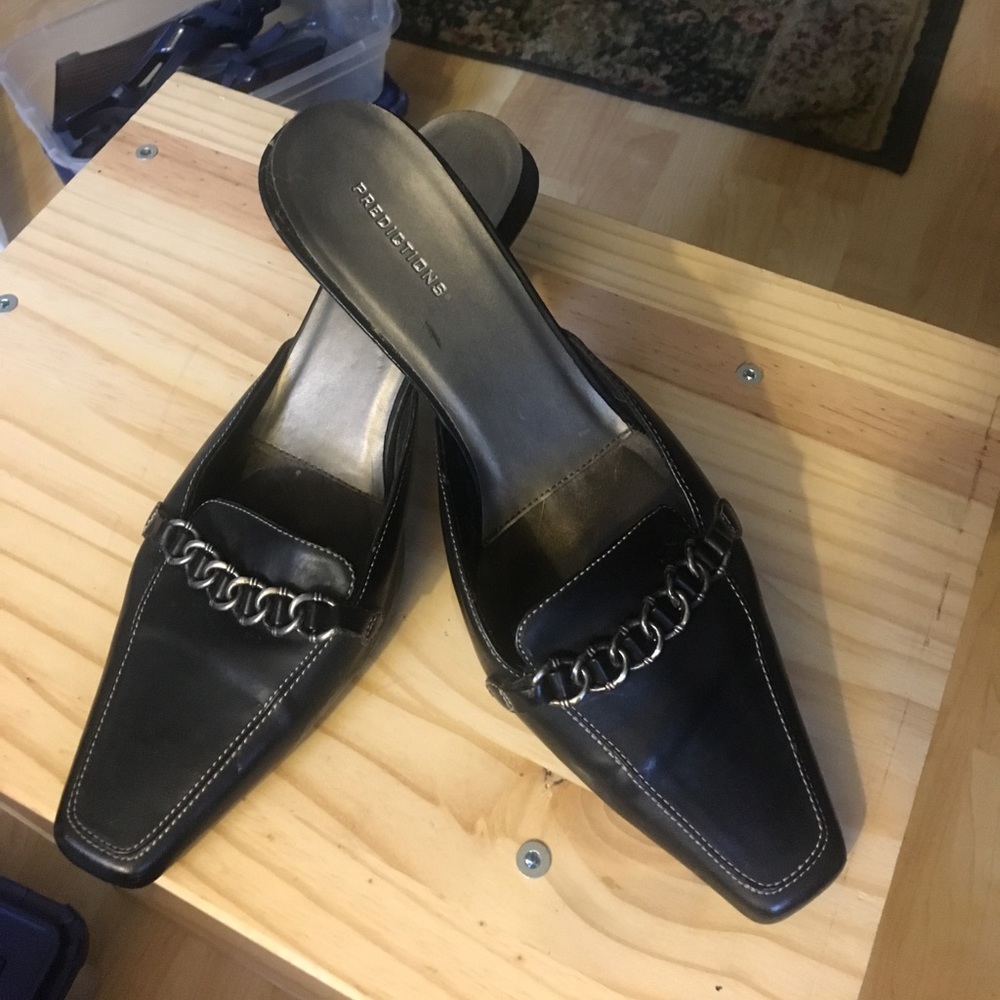 Black flip-flop