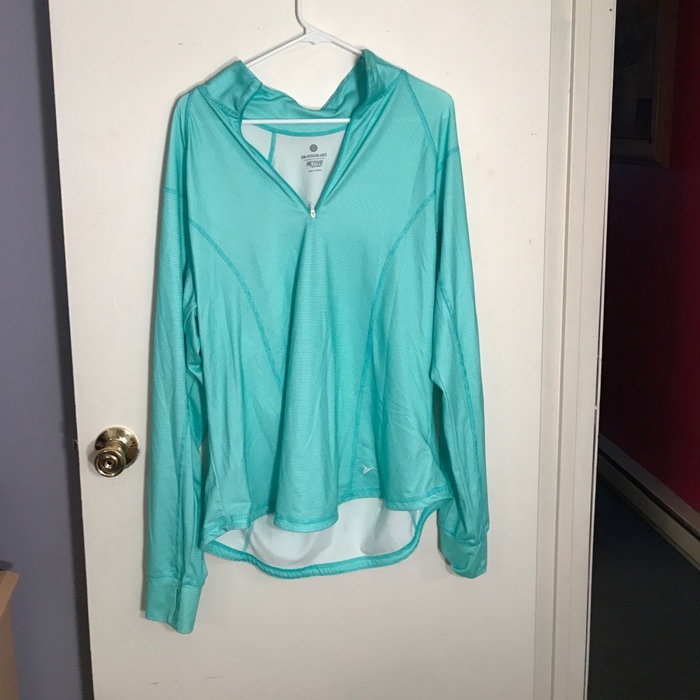 Semi fitted active workout shirt