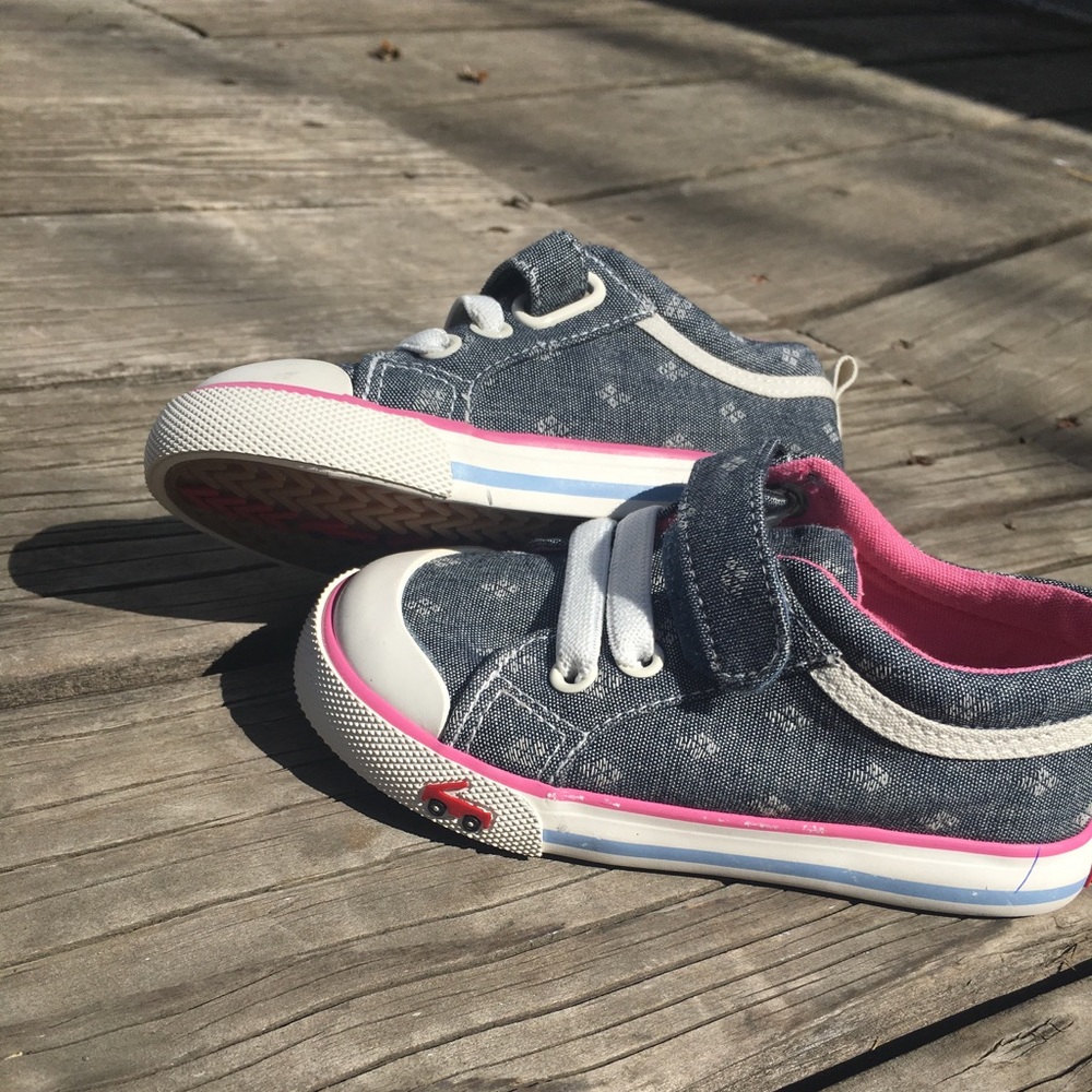 See Kai Run 7 1/2 toddler sneaker shoes