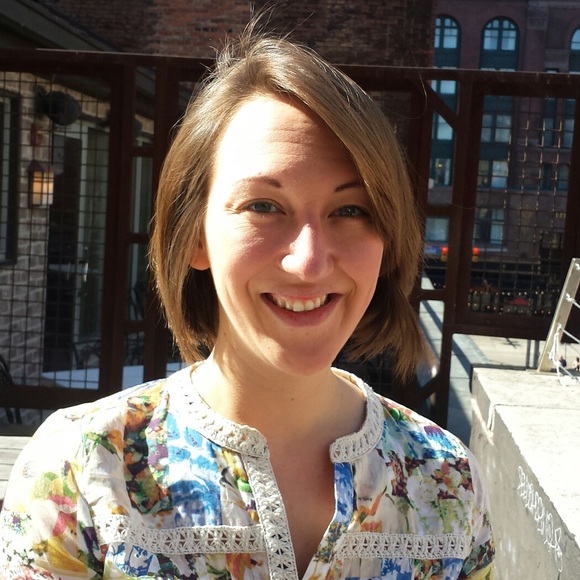 Meet your Posher, Laura - Picture 1 of 2