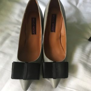 Mojo Moxy Gray Pumps with Bow