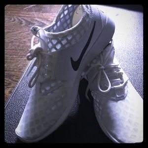 Nike women's juvenate sneakers