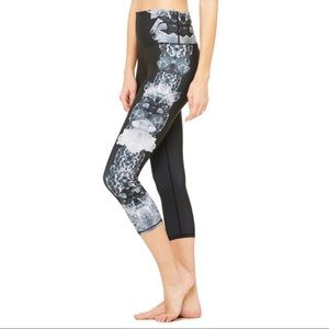 Alo Yoga High-waist Airbrush Capri