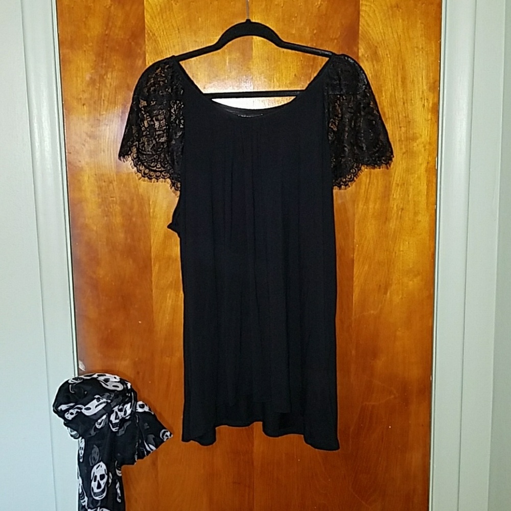 Lace cap sleeve top