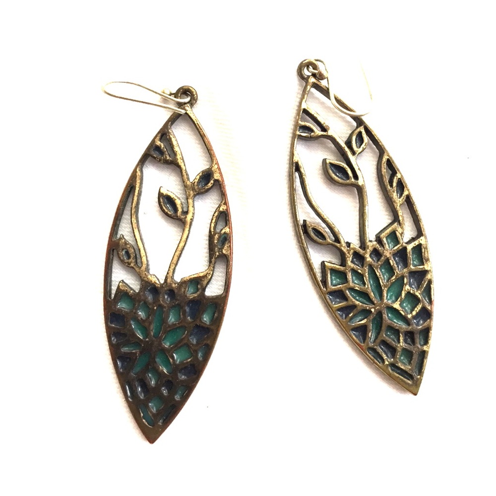 Deco-inspired earrings