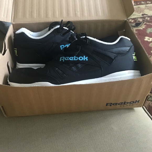 Reebok shoes - Picture 1 of 4