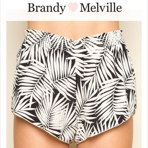 NWT Brandy Melville Ross short w/stickers&keychain
