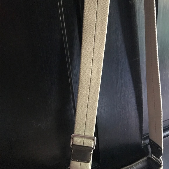 ✨Gently Used Coach Cross-Body ✨ - Picture 4 of 6