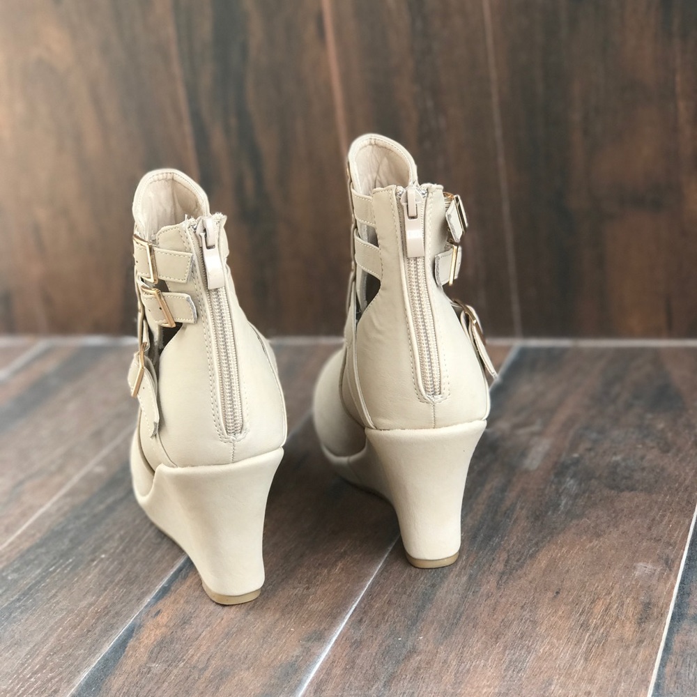 Chic Buckle Wedge Ankle Booties - Picture 4 of 6