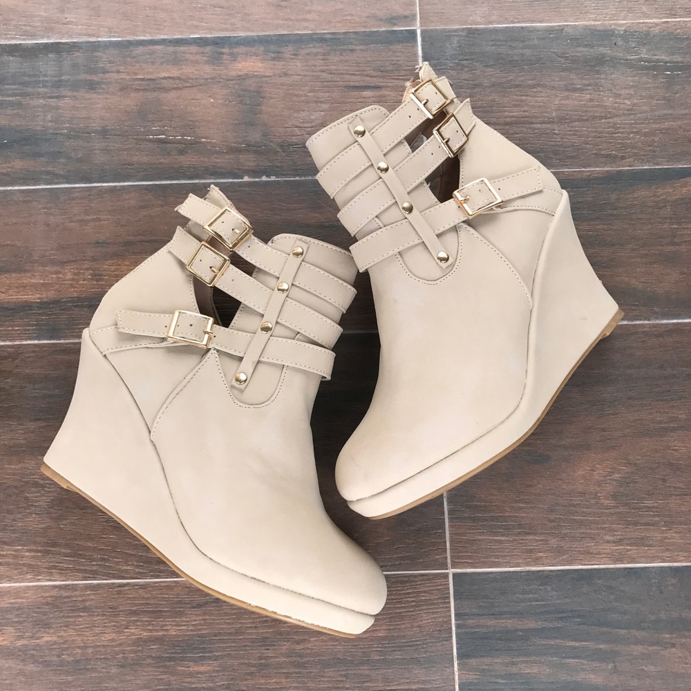 Chic Buckle Wedge Ankle Booties - Picture 6 of 6