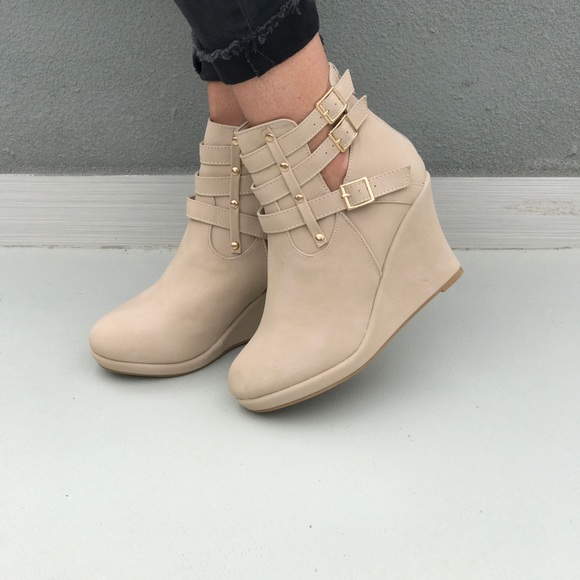 Chic Buckle Wedge Ankle Booties - Picture 2 of 6