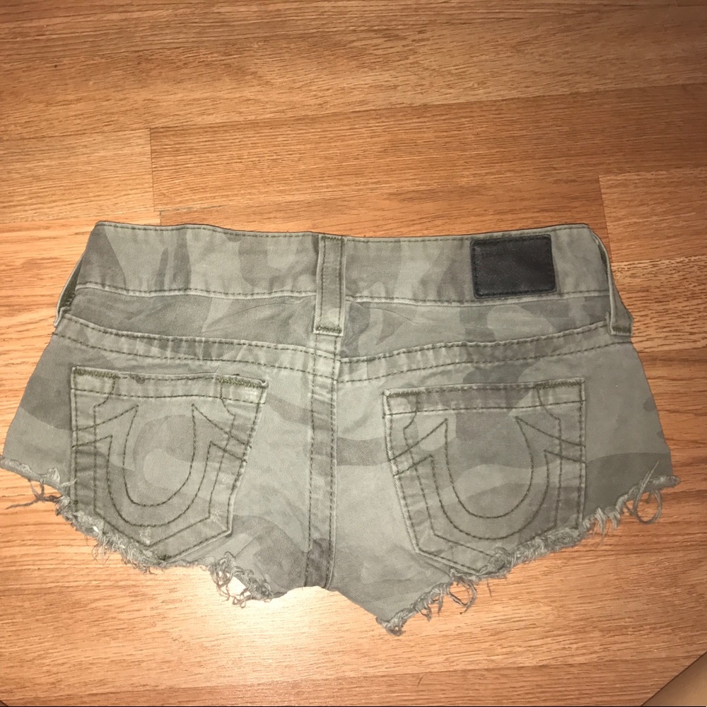 Super cute camo booty shorts AUTHENTIC