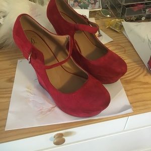 Red Wedge Pumps