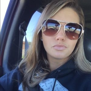 Meet your Posher, Lena