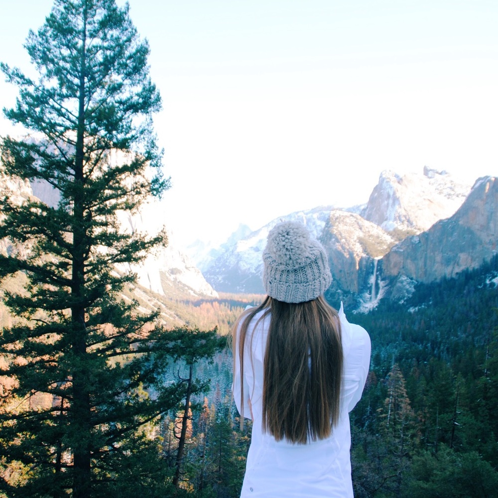 Meet your Poshers, Amanda and Caroline!