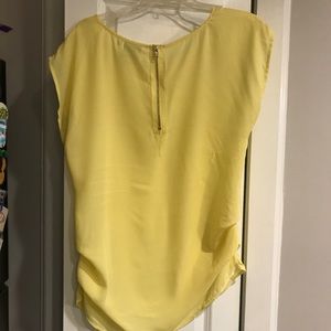 Cute yellow top, with zipper in the back