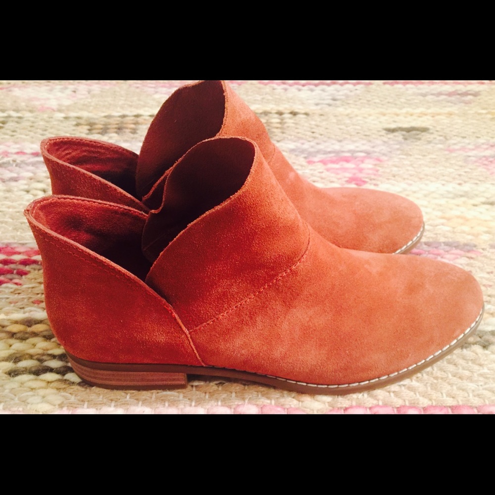 American Eagle suede booties