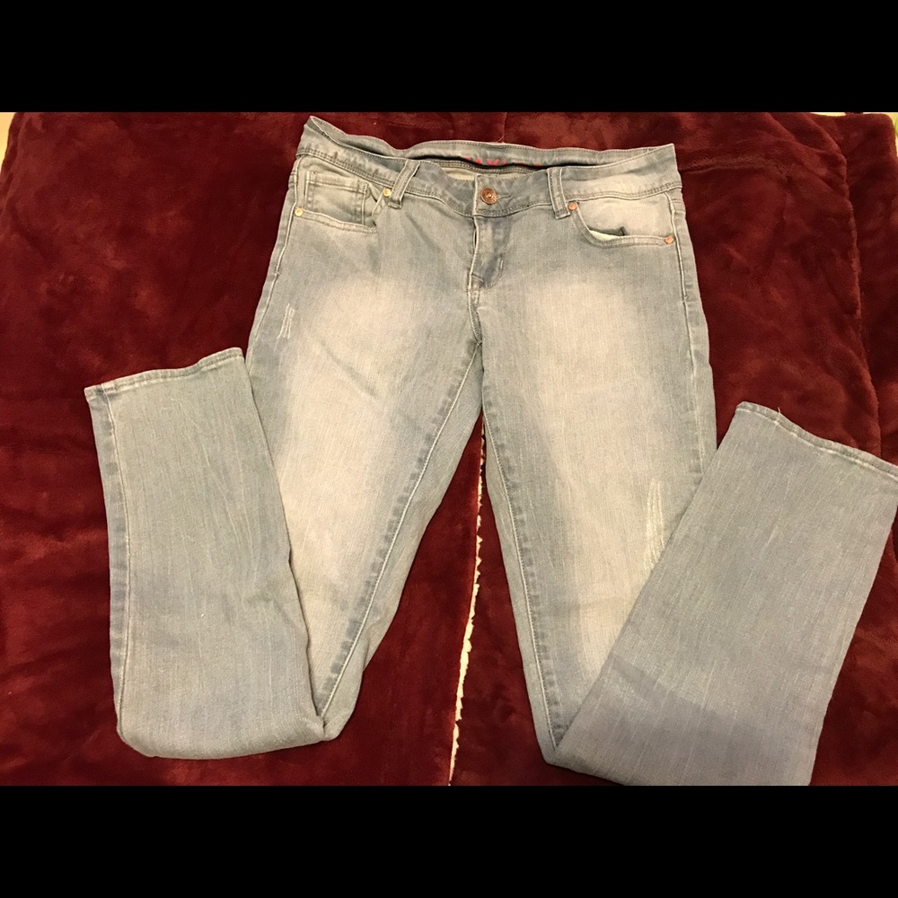 Delias Taylor style light wash jeans size 6