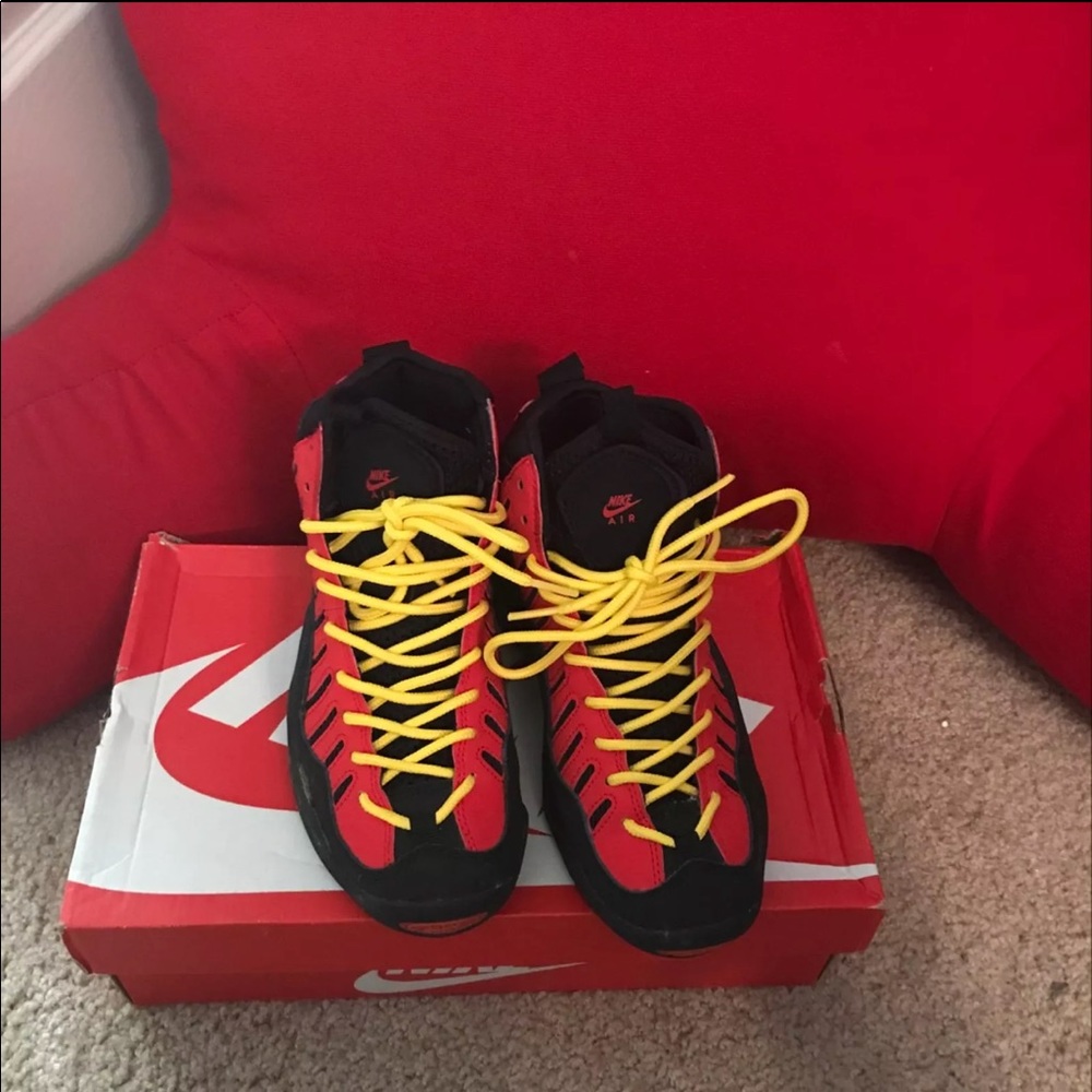 Grade school Nike Air Bakin'
