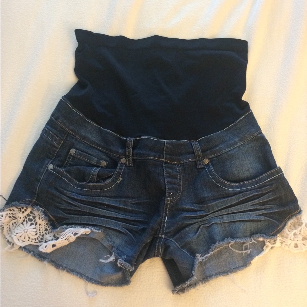 Bella Vida Lace Maternity Shorts