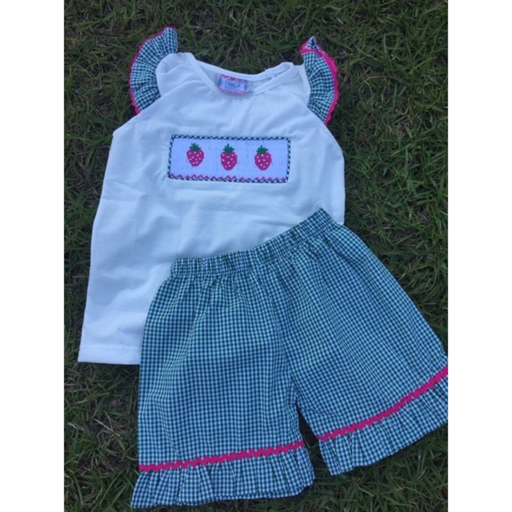 🍓Strawberry smocked short set