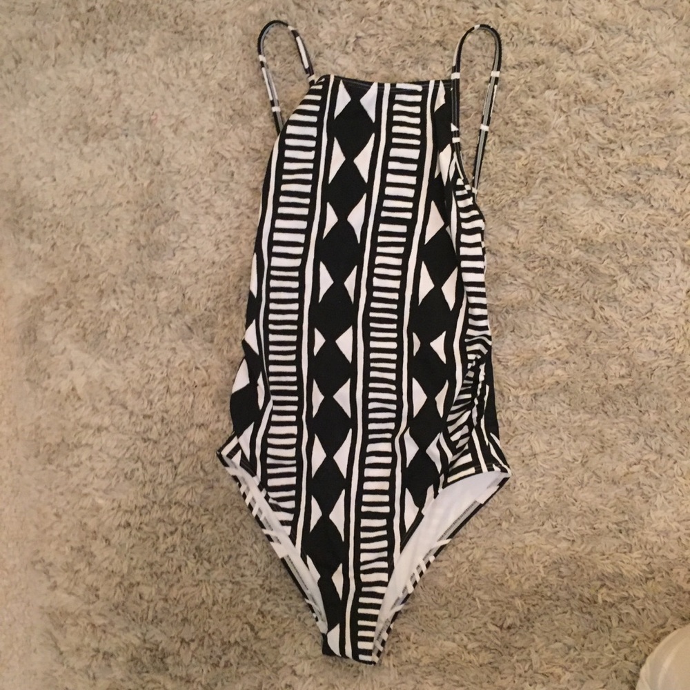 Old navy one piece swimsuit