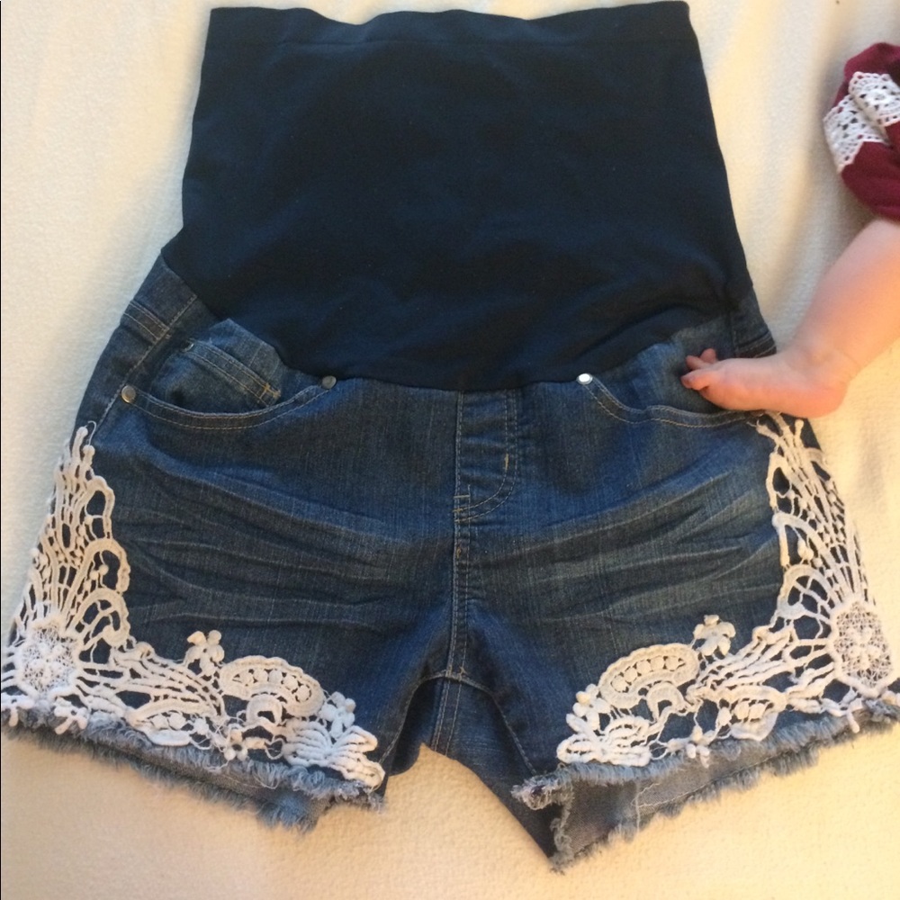 Bella Vida Lace Maternity Shorts