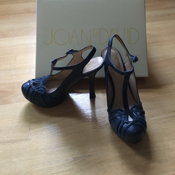 Joan and David shoes - Picture 2 of 3