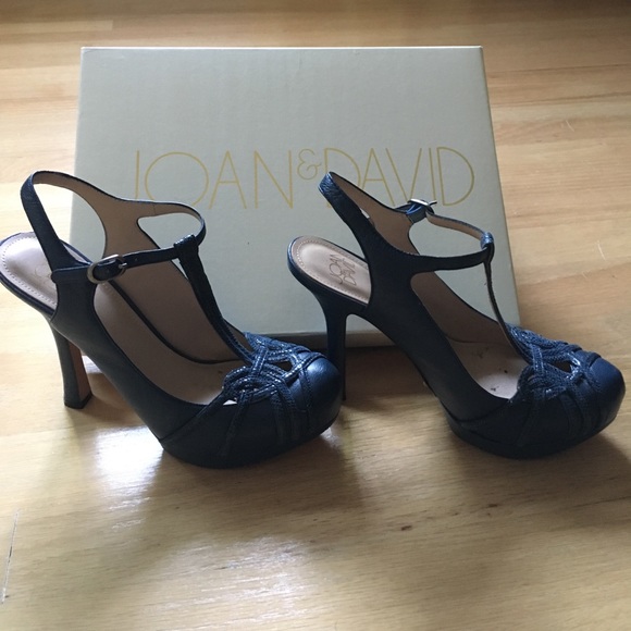 Joan and David shoes - Picture 3 of 3