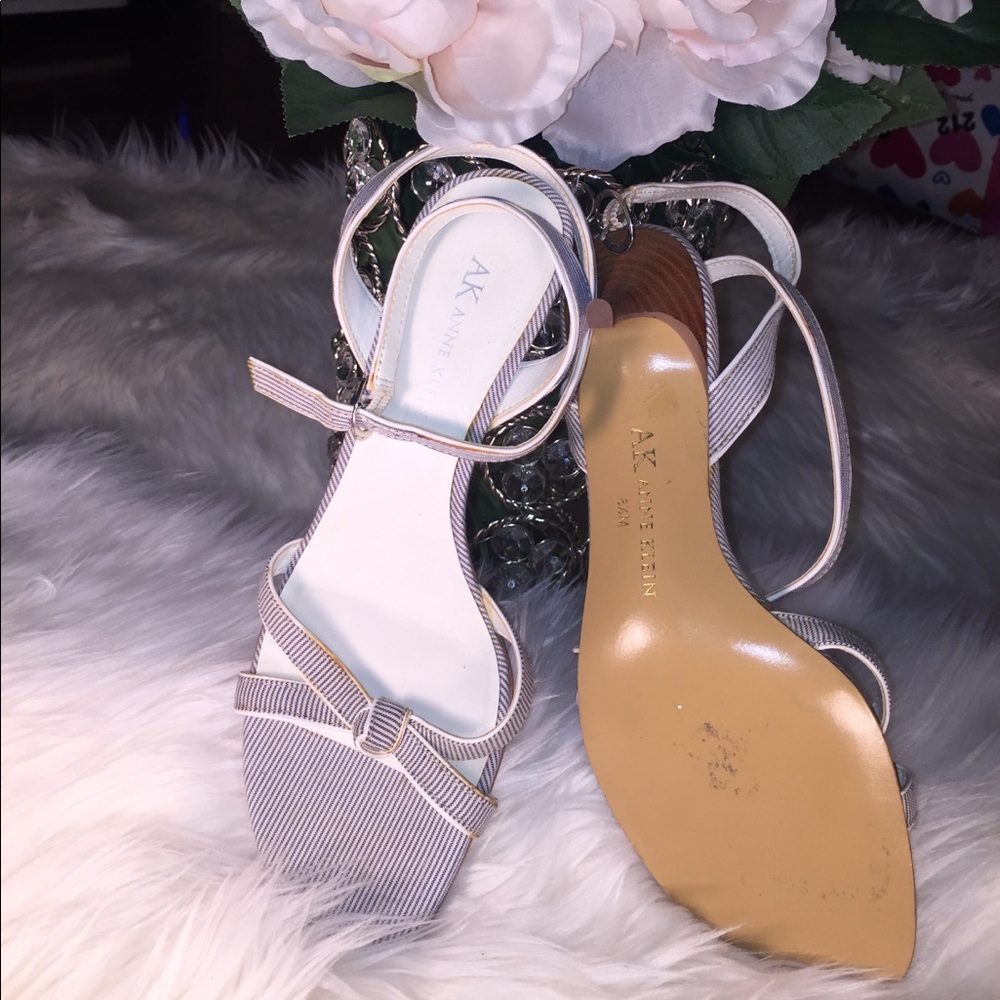 USED Anne Klein Small Heels