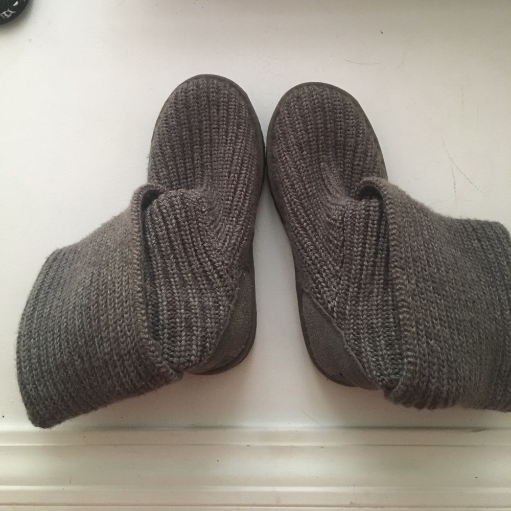 Gray knit Uggs