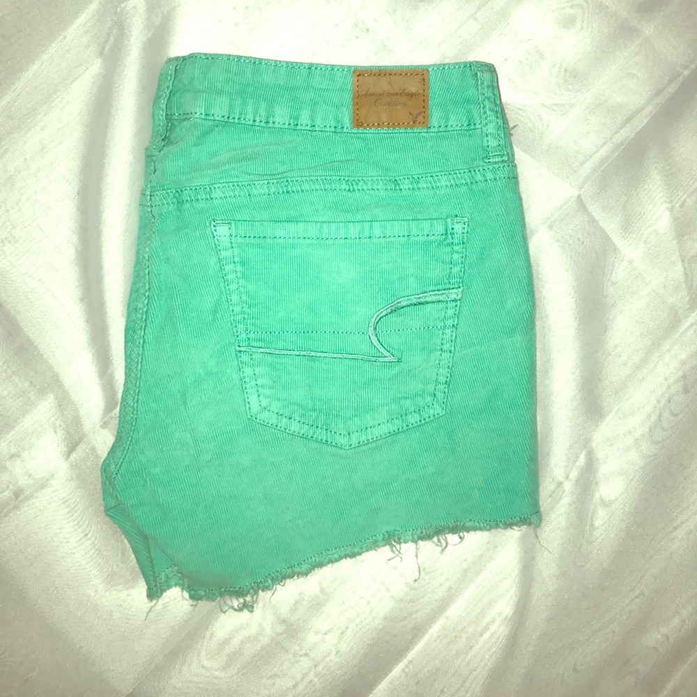 🦅American Eagle Corduroy Shorts