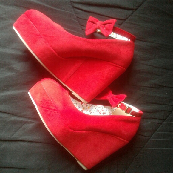 Red Wedges - Picture 2 of 3
