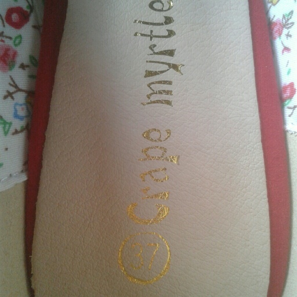 Red Wedges - Picture 3 of 3