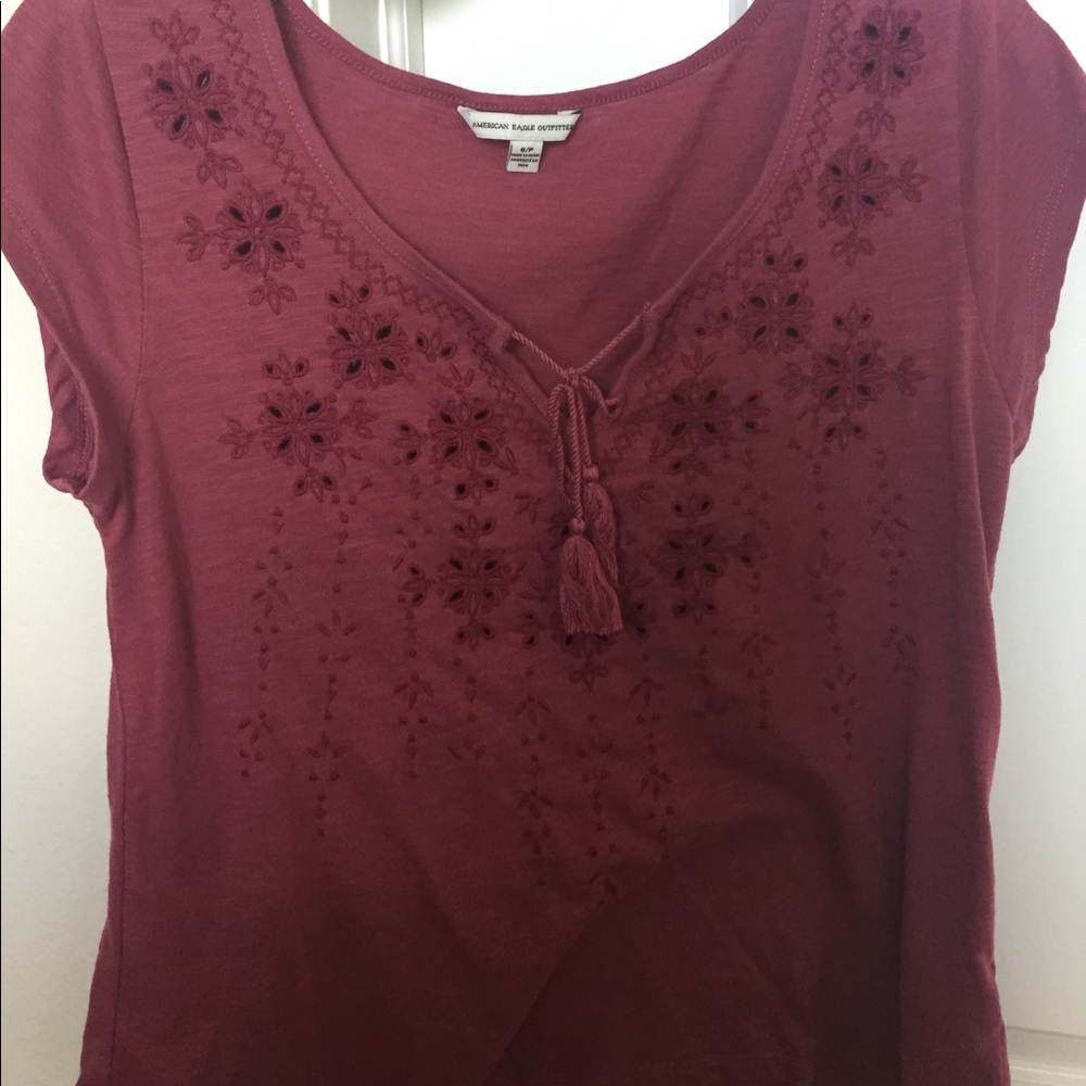 Small American eagle tee with floral detail & tie